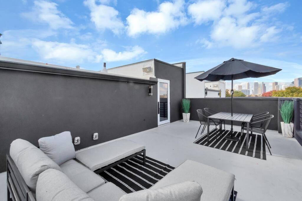 The Suite Spot! Downtown Skyline Views! Sleeps 12 Houston Exterior foto