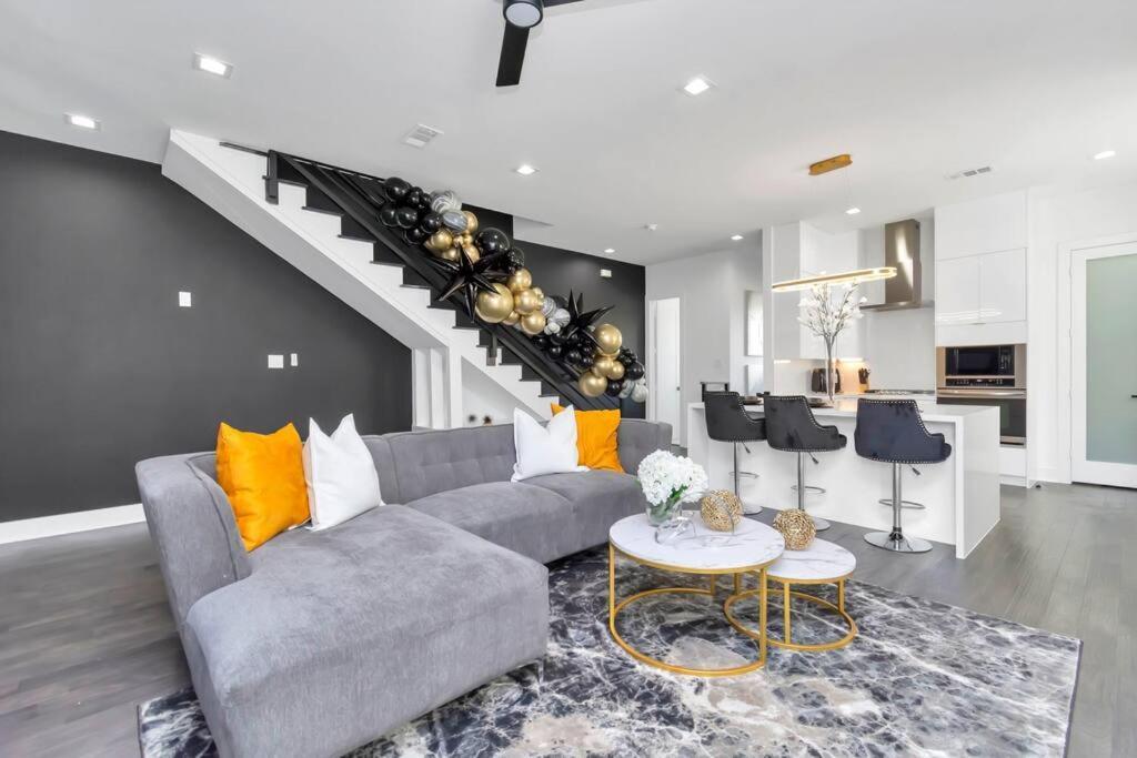 The Suite Spot! Downtown Skyline Views! Sleeps 12 Houston Exterior foto