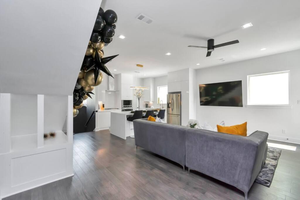 The Suite Spot! Downtown Skyline Views! Sleeps 12 Houston Exterior foto