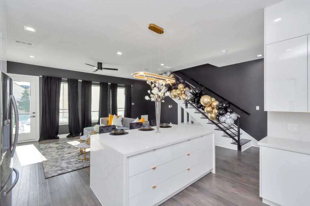 The Suite Spot! Downtown Skyline Views! Sleeps 12 Houston Exterior foto