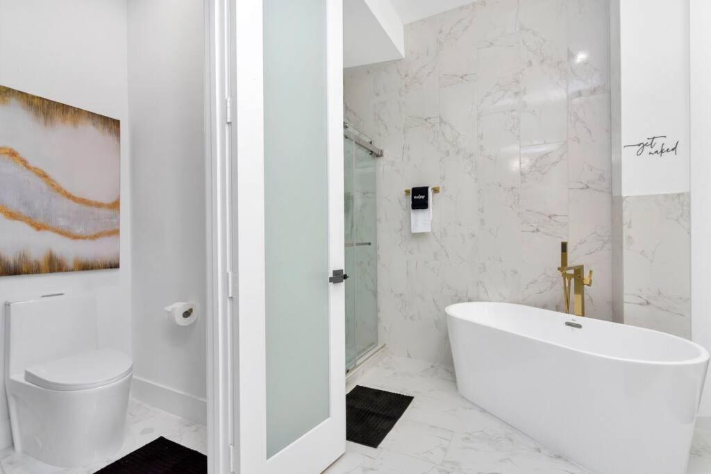 The Suite Spot! Downtown Skyline Views! Sleeps 12 Houston Exterior foto