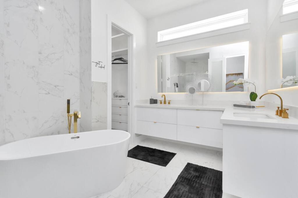 The Suite Spot! Downtown Skyline Views! Sleeps 12 Houston Exterior foto