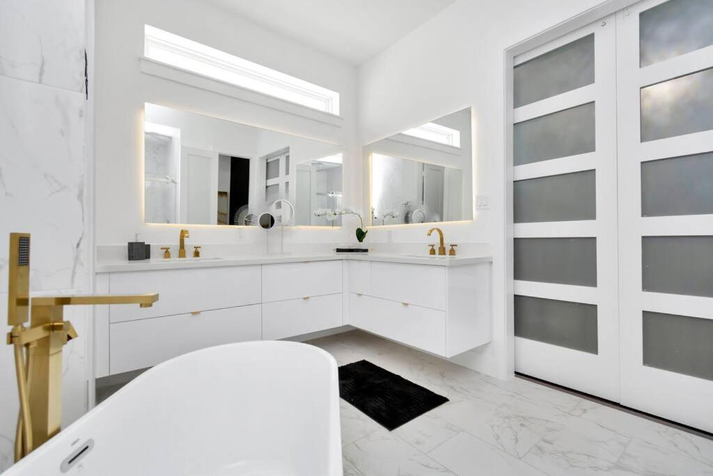 The Suite Spot! Downtown Skyline Views! Sleeps 12 Houston Exterior foto